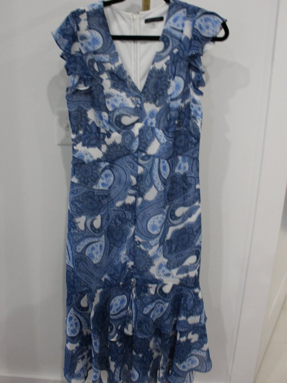 Tommy Hilfiger Blue & White Paisley Flutter Sleeve Midi Dress - Picture 2 of 4